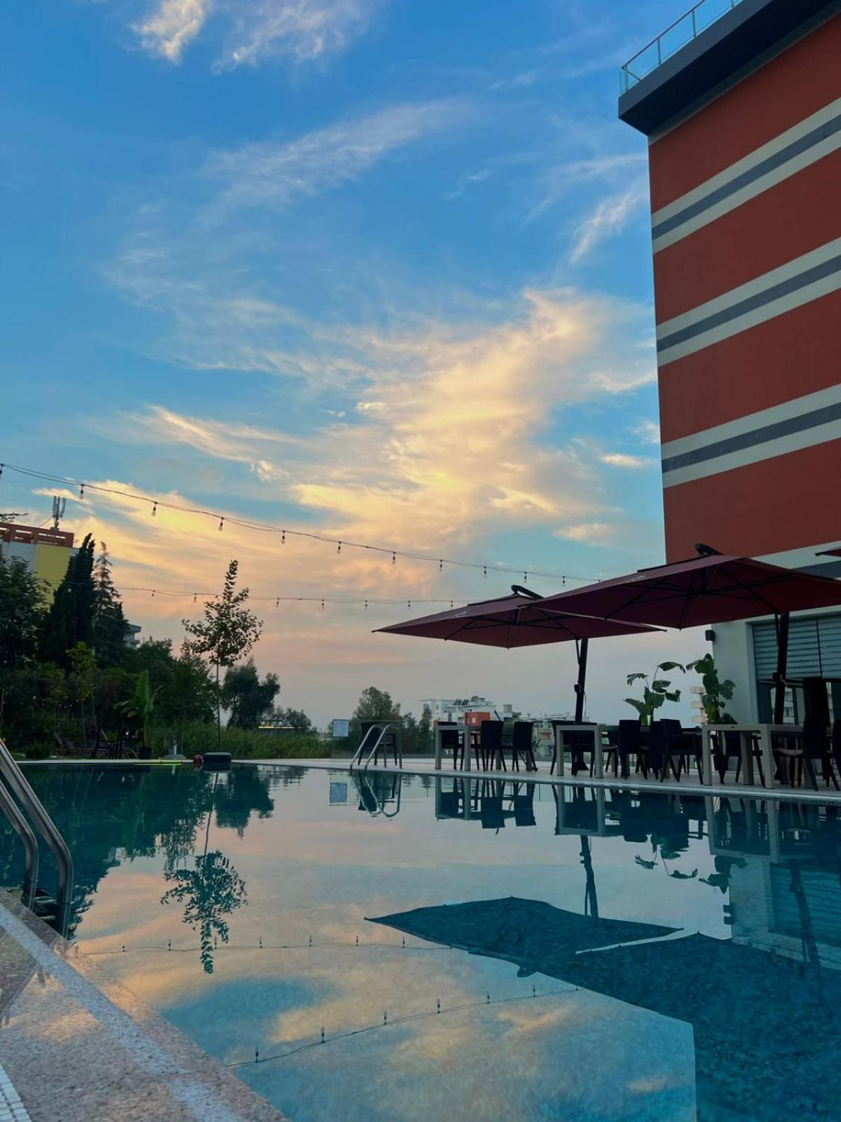 Olivia'S Hill Resort Kryemëdhej エクステリア 写真
